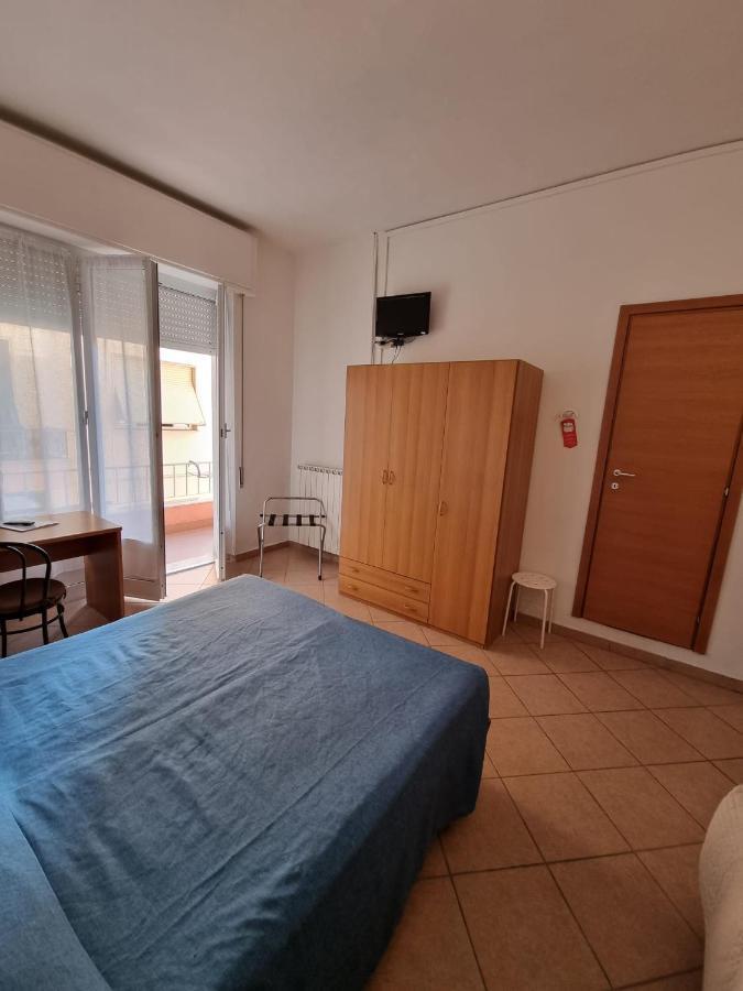 Hotel Riz Финале Лигуре Екстериор снимка