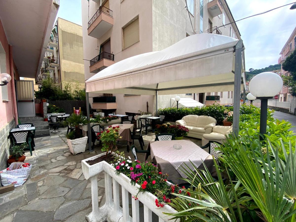 Hotel Riz Финале Лигуре Екстериор снимка