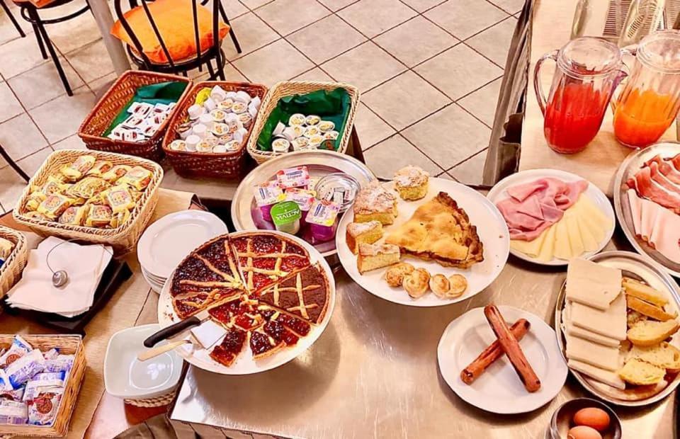 Hotel Riz Финале Лигуре Екстериор снимка