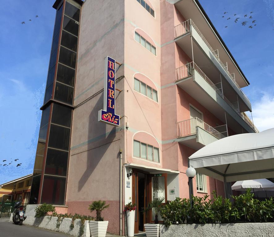 Hotel Riz Финале Лигуре Екстериор снимка
