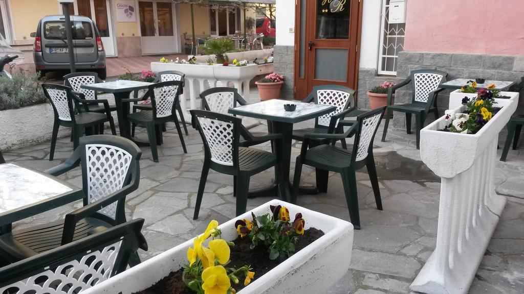Hotel Riz Финале Лигуре Екстериор снимка